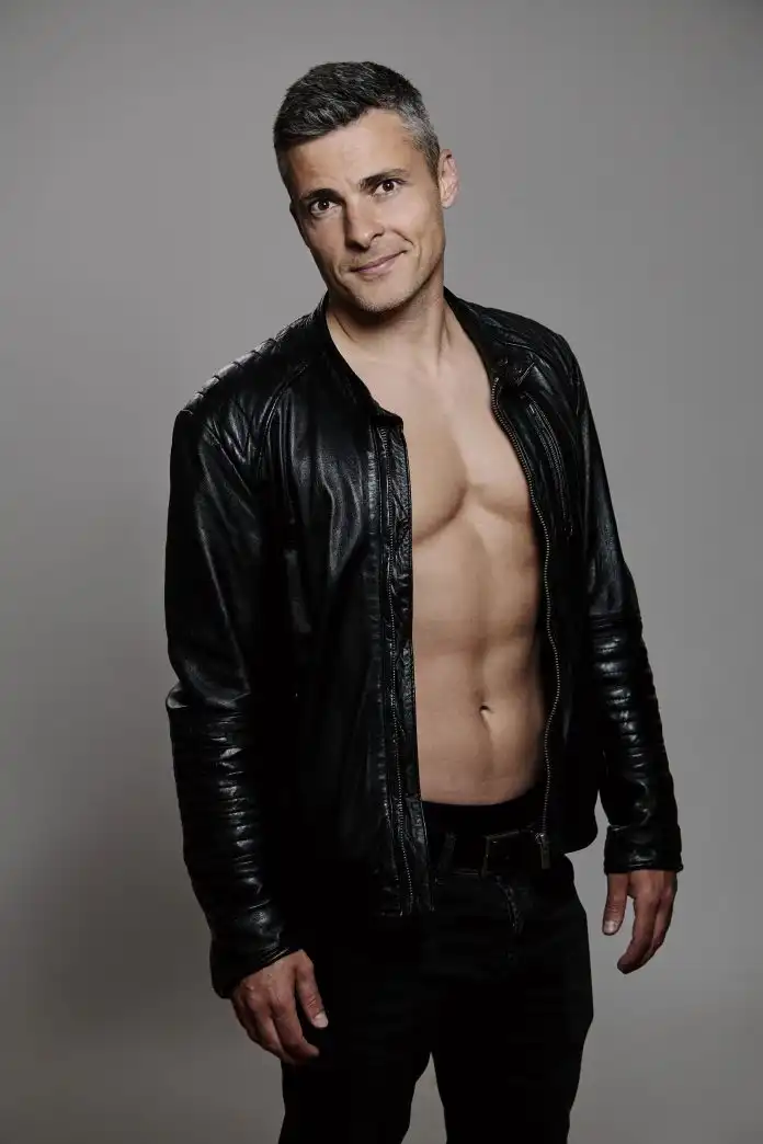 Veliki uspjeh domaćeg glumca! Zoran Pribičević sigurnim koracima korača ka inozemnom karijeri Veliki uspjeh domaćeg glumca! Zoran Pribičević sigurnim koracima korača ka inozemnom karijeri