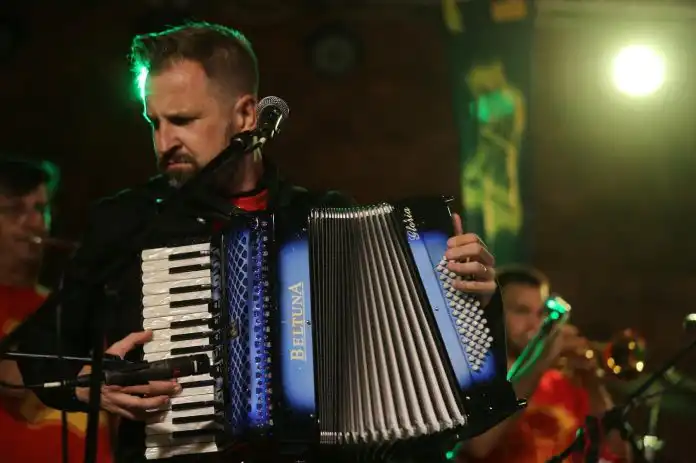 Mauro Staraj i La Banda predstavljaju novi singl! Mauro Staraj i La Banda predstavljaju novi singl!