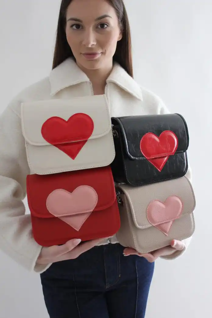 Srca su uvijek u modi, baš kao i torbe hrvatskog brenda Mon Art Bags Srca su uvijek u modi, baš kao i torbe hrvatskog brenda Mon Art Bags