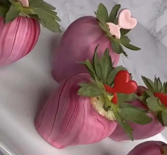 Gastro inspiracija s Instagram profila Dipped Tampa: Jagode u čokoladi i čaša pjenušca, to je to! Gastro inspiracija s Instagram profila Dipped Tampa: Jagode u čokoladi i čaša pjenušca, to je to!