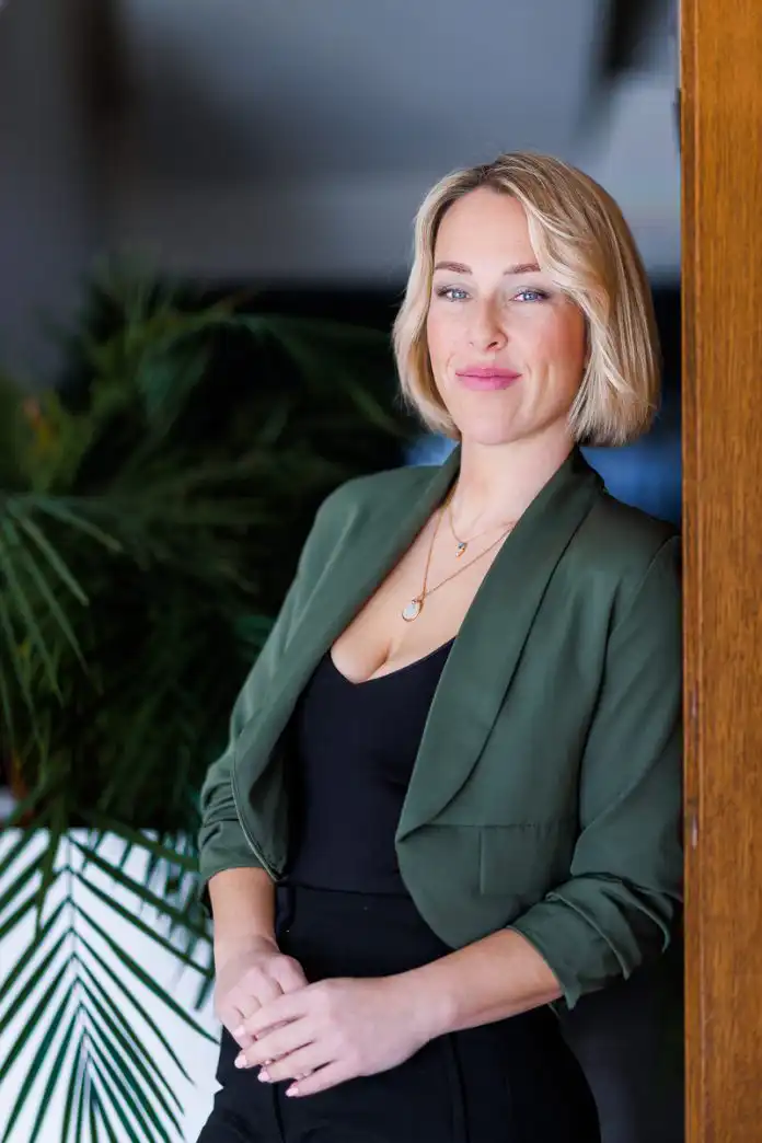 Ona ne čeka promjene, ona ih stvara. Ona inspirira i djeluje. Ona je Jovana Čutul. Ona ne čeka promjene, ona ih stvara. Ona inspirira i djeluje. Ona je Jovana Čutul.