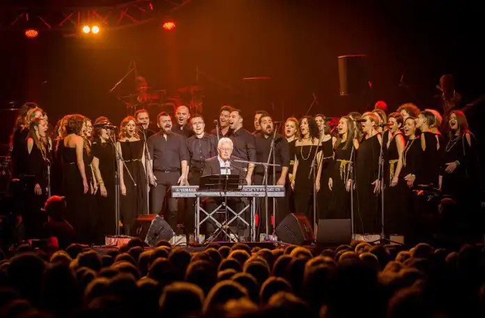 Zbor Izvor slavi 30 godina djelovanja velikim koncertom u Lisinskom Zbor Izvor slavi 30 godina djelovanja velikim koncertom u Lisinskom