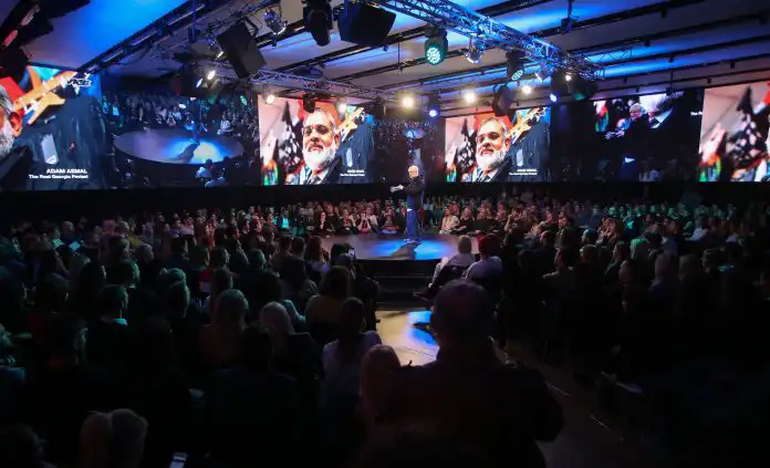 Na Dane komunikacija stiže I Oobah Butler, najbolje ocijenjen TripAdviserov lažni londonski ugostitelj Na Dane komunikacija stiže I Oobah Butler, najbolje ocijenjen TripAdviserov lažni londonski ugostitelj