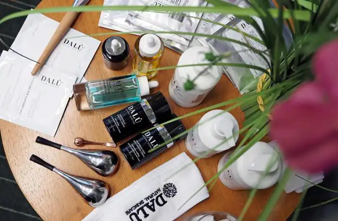 Jeste li čuli za DALÚ kozmetiku? Iza brenda stoji Lucija Kračun, dr. med. spec. obiteljske medicine. Jeste li čuli za DALÚ kozmetiku? Iza brenda stoji Lucija Kračun, dr. med. spec. obiteljske medicine.