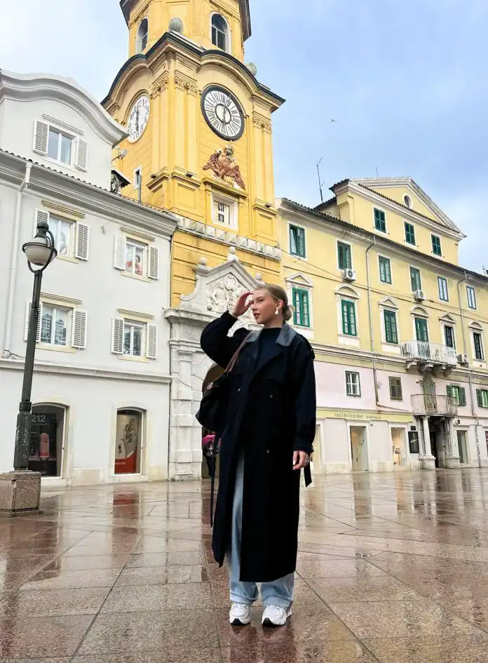 Stilueta Cafe: Dani Kristina Stilueta Cafe: Dani Kristina