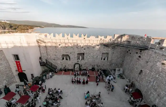 U kaštelu grada Krka će se održati jedinstvena manifestacija pod nazivom „Oda moru“ U kaštelu grada Krka će se održati jedinstvena manifestacija pod nazivom „Oda moru“