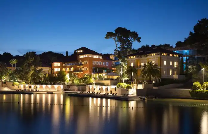 Prestižni magazin Porter proglasio otok Lošinj jednim do najljepših ljetnih destinacija 2024. Prestižni magazin Porter proglasio otok Lošinj jednim do najljepših ljetnih destinacija 2024.