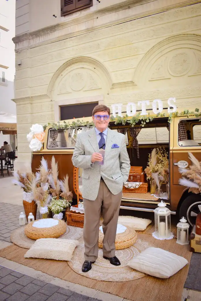 Uspjeh je trajati i ustrajati. Čestitke Optici Viktor Šahini na tradiciji dugoj 58 godina. Uspjeh je trajati i ustrajati. Čestitke Optici Viktor Šahini na tradiciji dugoj 58 godina.