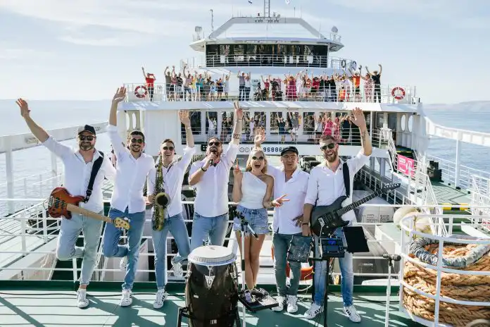 Infinity Band Croatia priredio spektakl na trajektu Jadrolinije Infinity Band Croatia priredio spektakl na trajektu Jadrolinije