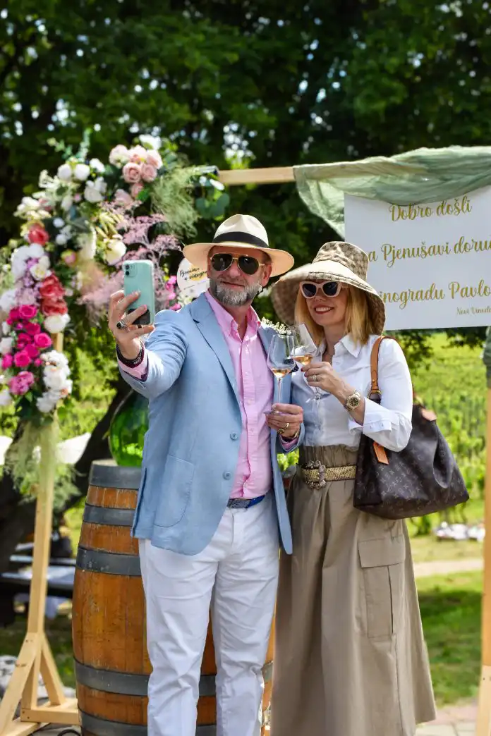 Održan je drugi Pjenušavi doručak u vinogradu. Donosimo stilsku stranu manifestacije! Održan je drugi Pjenušavi doručak u vinogradu. Donosimo stilsku stranu manifestacije!