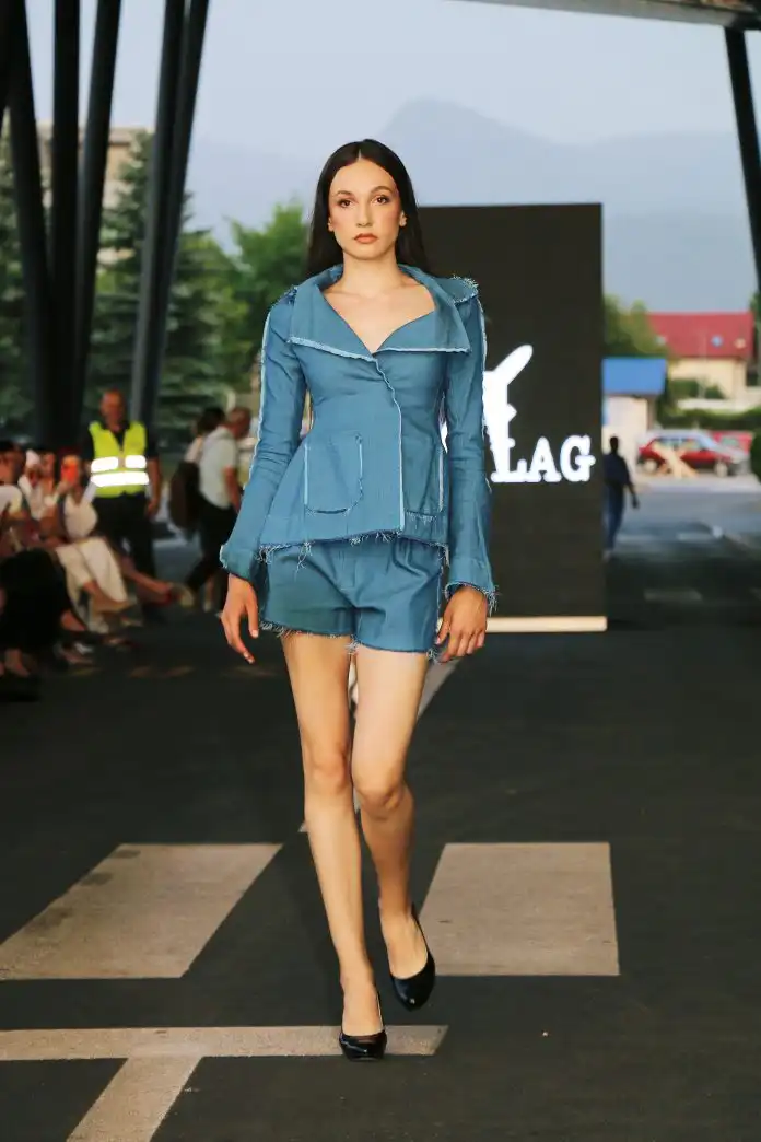 Dizajnerica Jasmina Arnautović na Aerodromu Sarajevo predstavila novu JET LAG kolekciju Dizajnerica Jasmina Arnautović na Aerodromu Sarajevo predstavila novu JET LAG kolekciju