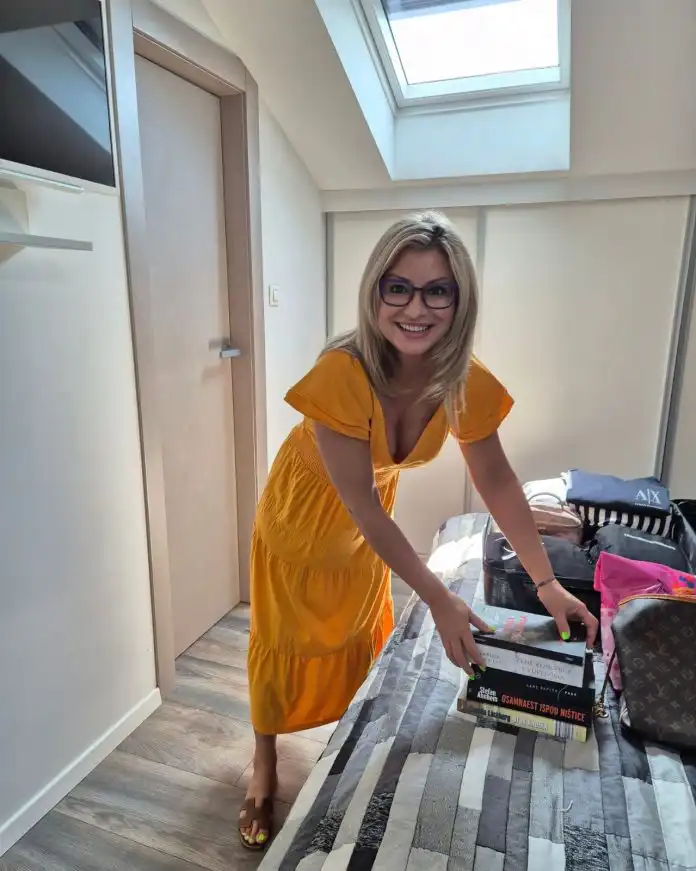 Jana, Barbara, Ermina, Andrea, Sanja i Marija otkrivaju što čitaju ovoga ljeta! Jana, Barbara, Ermina, Andrea, Sanja i Marija otkrivaju što čitaju ovoga ljeta!