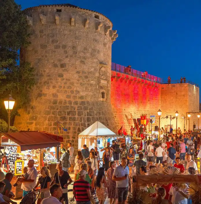 Grad Krk se sprema za jubilarni 500-ti Krčki sajam bogatim programom za male i velike Grad Krk se sprema za jubilarni 500-ti Krčki sajam bogatim programom za male i velike