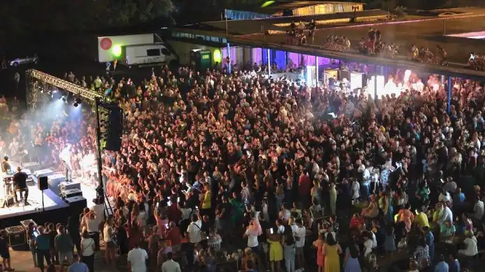 U Kostreni se sprema vikend za pamćenje! Jedva čekamo! U Kostreni se sprema vikend za pamćenje! Jedva čekamo!