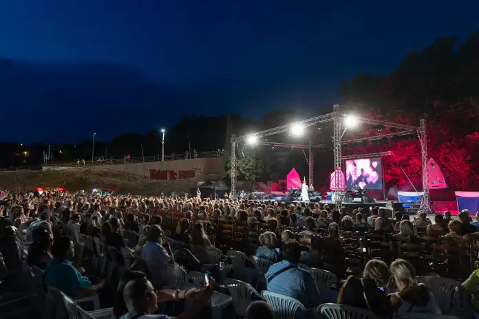 “Jedna noć u Kostreni” – glazbeni festival koji ima ono nešto! “Jedna noć u Kostreni” – glazbeni festival koji ima ono nešto!