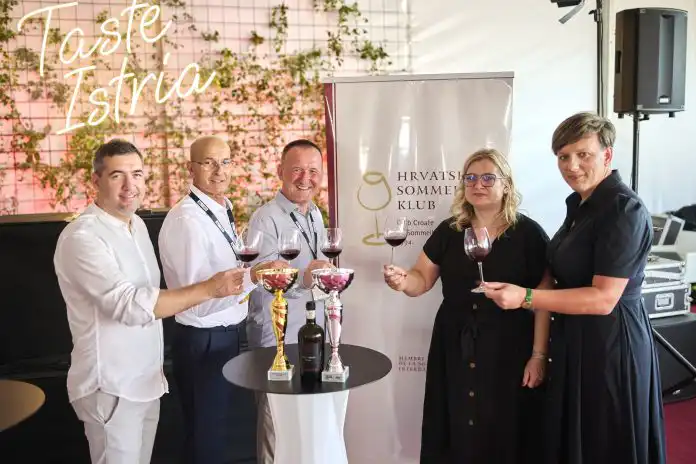 Odležani teran okrunio se titulom najboljeg vina na Plava Laguna Croatia Openu Umag 2024 Odležani teran okrunio se titulom najboljeg vina na Plava Laguna Croatia Openu Umag 2024
