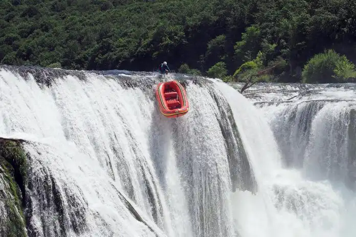 Razmišljate o raftingu? Super ideja, imamo pet savjeta kako se pripremiti! Razmišljate o raftingu? Super ideja, imamo pet savjeta kako se pripremiti!