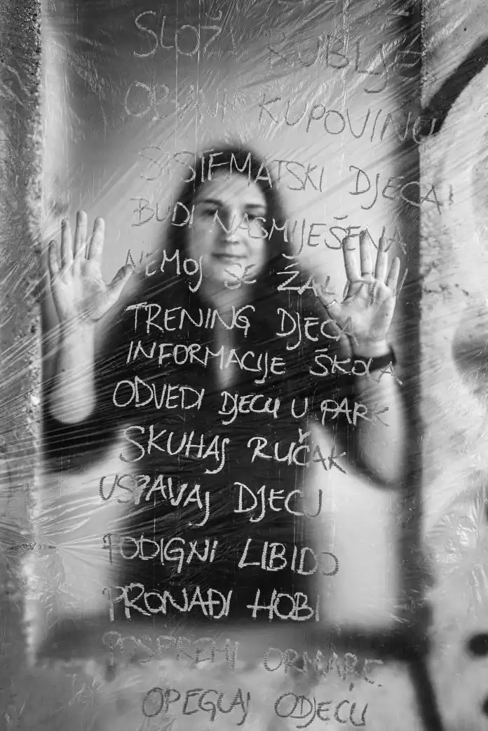 Supermame stoje iza izložbe koja progovara o emocijama koje dolaze s majčinstvom Supermame stoje iza izložbe koja progovara o emocijama koje dolaze s majčinstvom