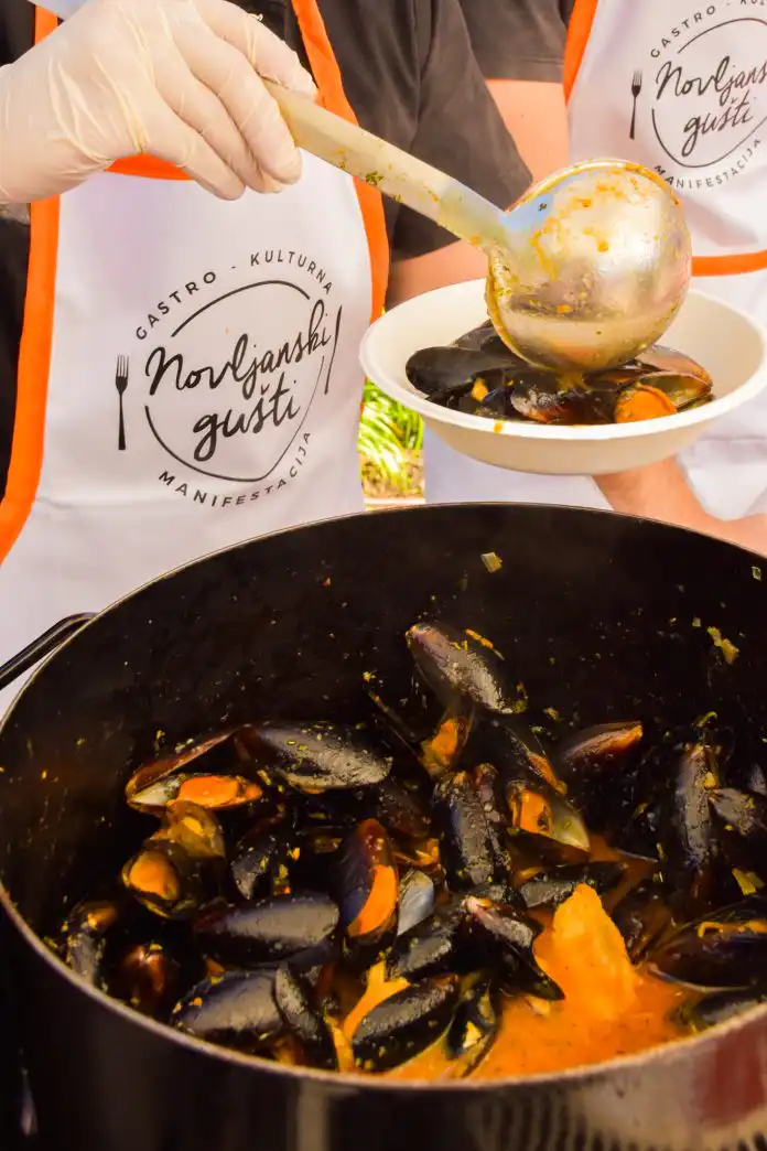 Novi Vinodolski ovog vikenda postaje gastronomska meka zahvaljujući popularnoj manifestaciji Novljanski gušti Novi Vinodolski ovog vikenda postaje gastronomska meka zahvaljujući popularnoj manifestaciji Novljanski gušti