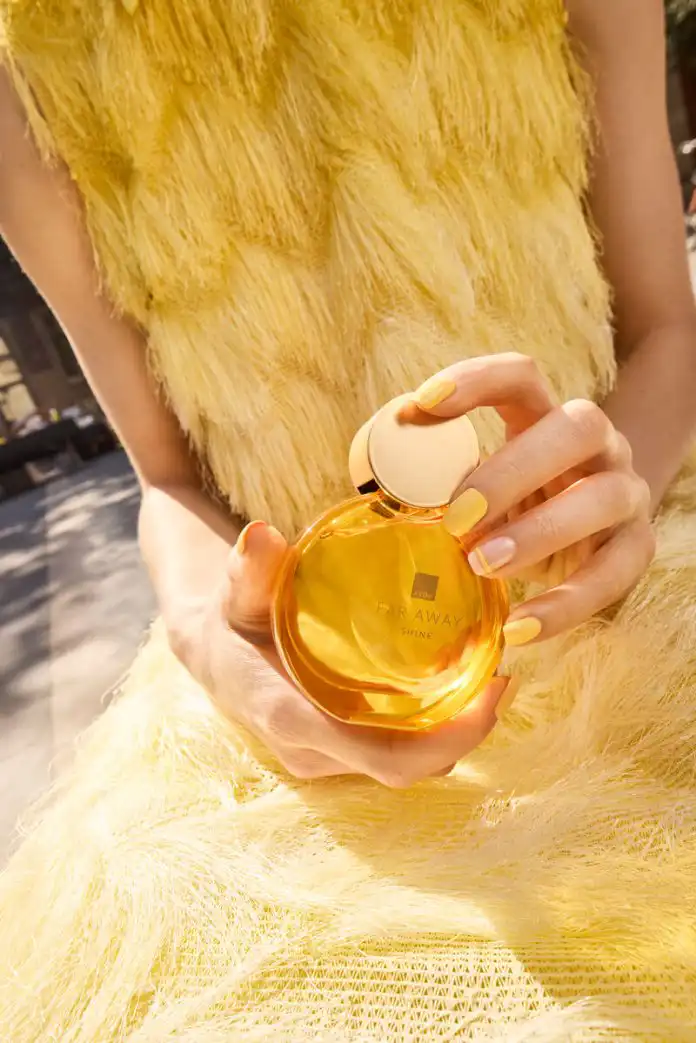 Povoljan, a poletan! Far Away Shine, najnoviji miris iz Avon Far Away kolekcije parfema. Povoljan, a poletan! Far Away Shine, najnoviji miris iz Avon Far Away kolekcije parfema.