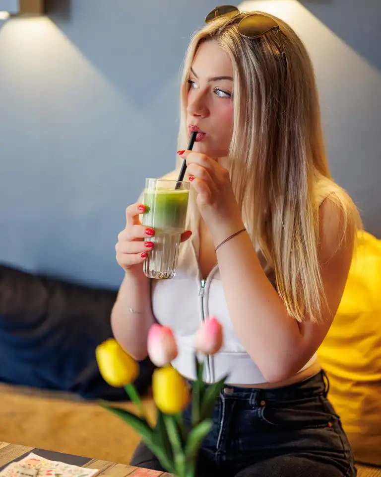 Dobra vijest: Broadway bar je opet otvorio. Vrijeme je za Matcha kavu u ugodnom ambijentu.