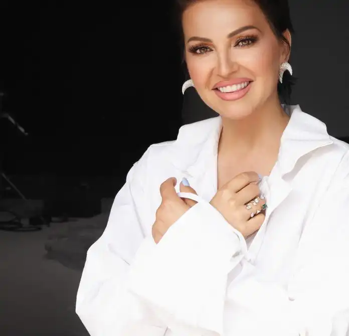 Poslušajte novu pjesmu Nine Badrić “Moji ljudi” za koju pjevačica kaže da je najosobnija dosad. Poslušajte novu pjesmu Nine Badrić “Moji ljudi” za koju pjevačica kaže da je najosobnija dosad.