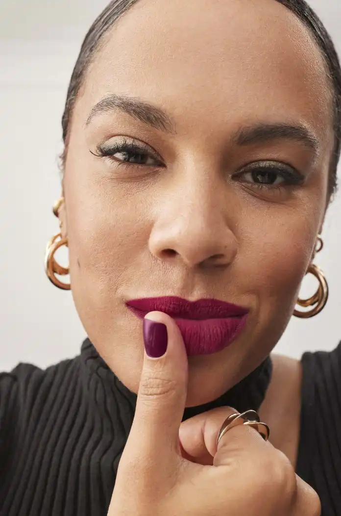 10 nijansi novog ruža brenda AVON 10 je noviteta na Stilueta beauty wish listi. 10 nijansi novog ruža brenda AVON 10 je noviteta na Stilueta beauty wish listi.