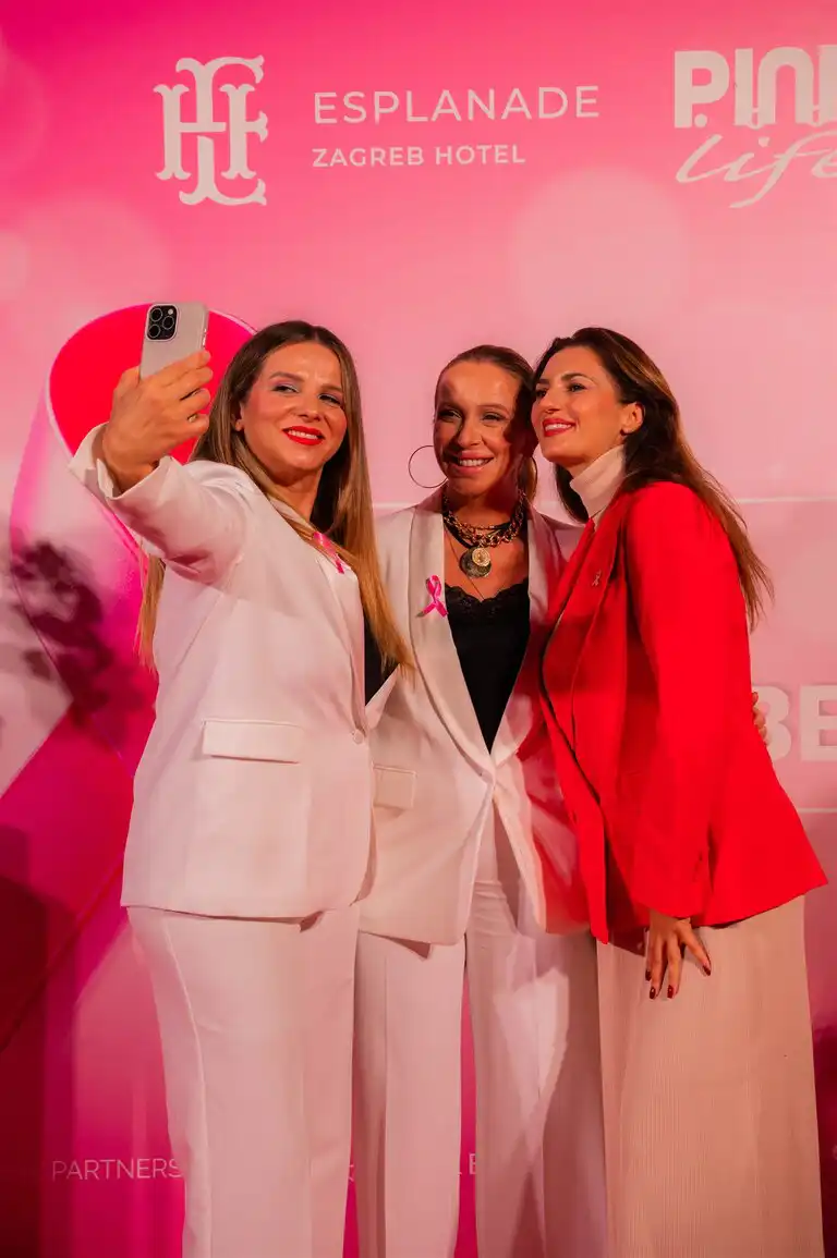 Pink Life i hotel Esplanade na terasi Oleander svečano ‘obojili’ pročelje u ružičasto i poslali snažnu poruku