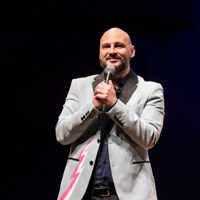 Poznati hrvatski komičari Aleks Curać Šarić i Goran Vugrinec stižu u Tower Center Rijeka. Poznati hrvatski komičari Aleks Curać Šarić i Goran Vugrinec stižu u Tower Center Rijeka.