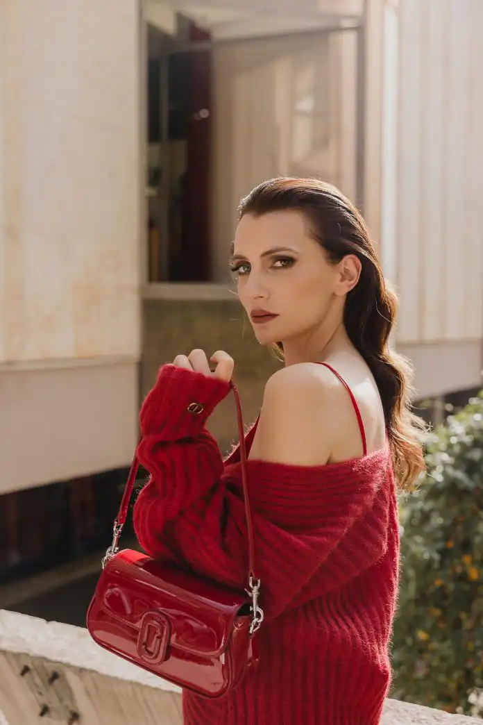 Dea Maria Računica spaja stil i osobnost u novom Karla edit-orijalu. Dea Maria Računica spaja stil i osobnost u novom Karla edit-orijalu.