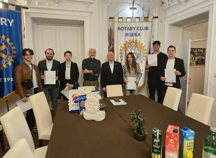 Sedmero nadarenih učenika i studenata s područja PGŽ-a primat će stipendiju „Zaklade Dr. Viktor Ružić“ Sedmero nadarenih učenika i studenata s područja PGŽ-a primat će stipendiju „Zaklade Dr. Viktor Ružić“