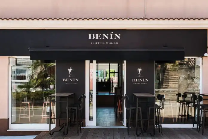 U subotu, 21. prosinca, početkom u 10 sati, Benin Coffee World bit će domaćin glazbenog doživljaja. U subotu, 21. prosinca, početkom u 10 sati, Benin Coffee World bit će domaćin glazbenog doživljaja.