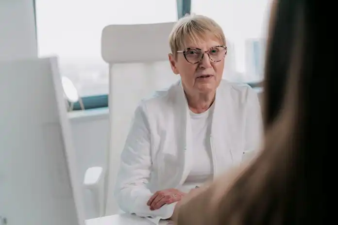 Dr. Jadranka Markušić, prva dermatologinja koje je otvorila privatnu ordinaciju u Opatiji, još uvijek radi sa zadovoljstvom. Dr. Jadranka Markušić, prva dermatologinja koje je otvorila privatnu ordinaciju u Opatiji, još uvijek radi sa zadovoljstvom.