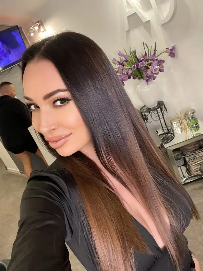 Kristina Lumbar otkriva svoje beauty tajne, a najviše nas je zanimala njegovana kosa. Kristina Lumbar otkriva svoje beauty tajne, a najviše nas je zanimala njegovana kosa.