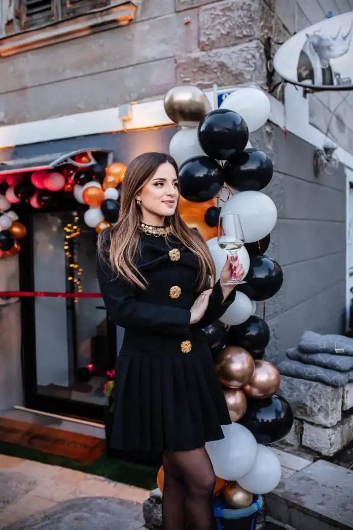 Sara Delibegović otvorila je Spa Definition Facial & Headspa salon u Opatiji i nama otkrila sve detalje! Sara Delibegović otvorila je Spa Definition Facial & Headspa salon u Opatiji i nama otkrila sve detalje!