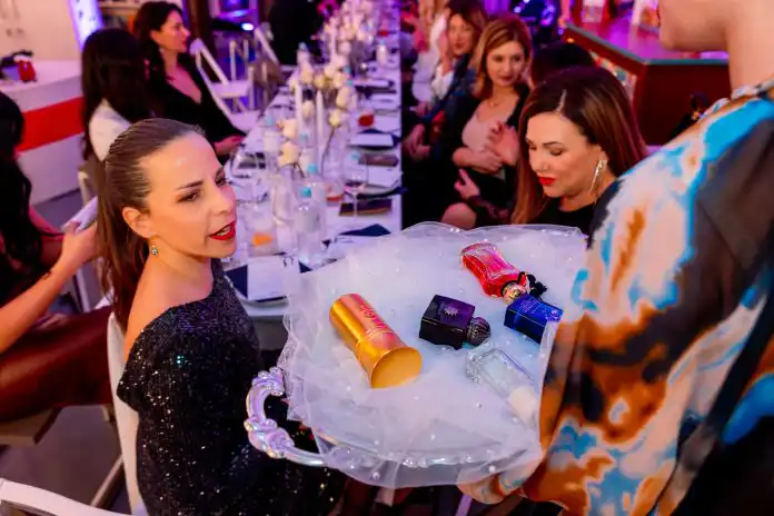 Stilueta Book of Love: Amber Niche Store Stilueta Book of Love: Amber Niche Store