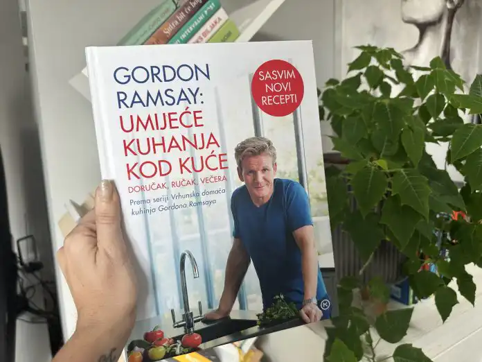 Gordon Ramsay ima novu kuharicu s više od 120 recepata. Gordon Ramsay ima novu kuharicu s više od 120 recepata.
