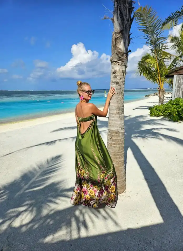 Haljine Ingrid Rojc osvajaju Maldive: Tri romantična modela za sanjivi bijeg Haljine Ingrid Rojc osvajaju Maldive: Tri romantična modela za sanjivi bijeg