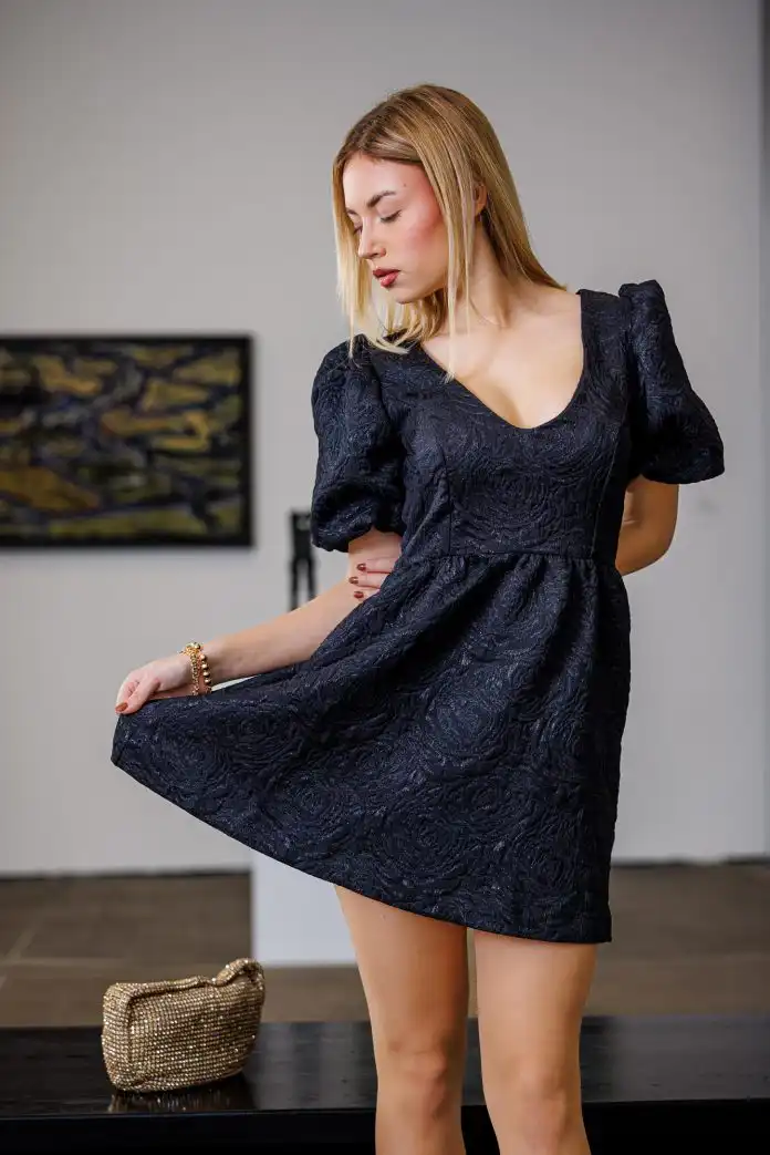 Mala crna haljina je must have svakog ormara. Mi imamo favorit iz Tower Centra Rijeka. Mala crna haljina je must have svakog ormara. Mi imamo favorit iz Tower Centra Rijeka.