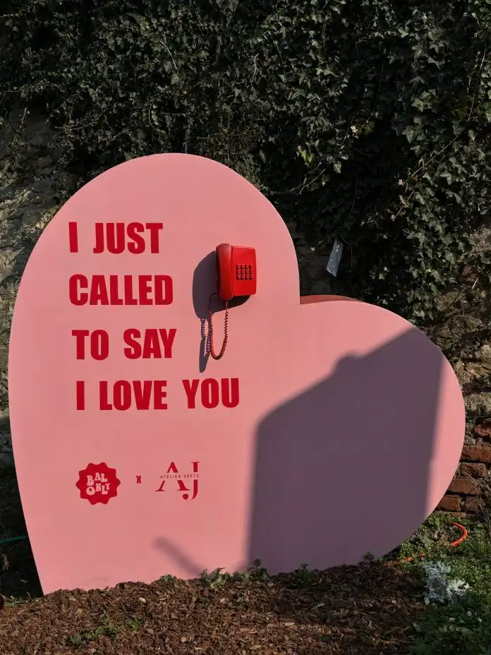 Jedinstveni i najšarmantniji kutak Zagreba, sakrio se u obliku srca u vrtu Ateliera Sreće. Jedinstveni i najšarmantniji kutak Zagreba, sakrio se u obliku srca u vrtu Ateliera Sreće.