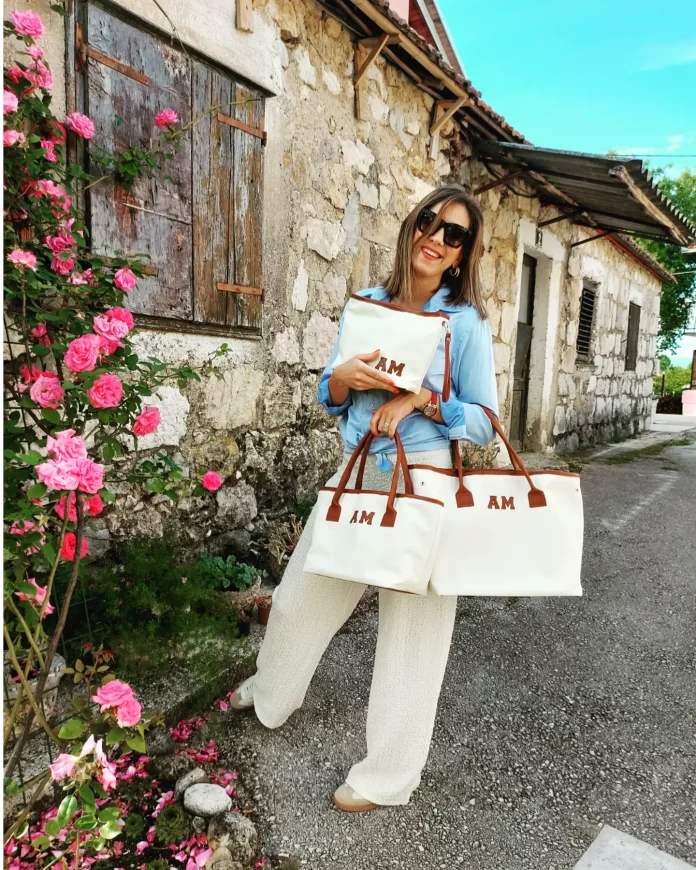 Torbe s potpisom majke i kćeri. Luxe Bags donosi ručnu izradu s ljubavlju. Torbe s potpisom majke i kćeri. Luxe Bags donosi ručnu izradu s ljubavlju.