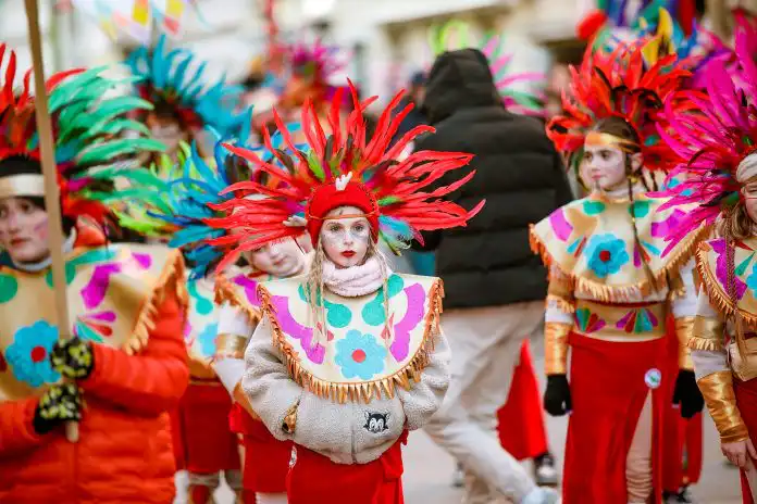 Vodimo vas na Dječju karnevalsku povorku, pogledajte Rijeku radosti i mladosti! Vodimo vas na Dječju karnevalsku povorku, pogledajte Rijeku radosti i mladosti!