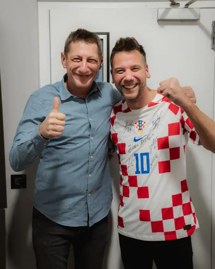 Luka Bulić i Mirza Džomba udružili snage i predstavili novi Bullhit uoči utakmice u Oslu! Luka Bulić i Mirza Džomba udružili snage i predstavili novi Bullhit uoči utakmice u Oslu!