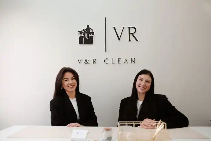 ”Pokrenule smo biznis jer smo željele graditi nešto svoje, po vlastitim pravilima.” Vita i Rene, prijateljice i vlasnice V&R Clean Service ”Pokrenule smo biznis jer smo željele graditi nešto svoje, po vlastitim pravilima.” Vita i Rene, prijateljice i vlasnice V&R Clean Service