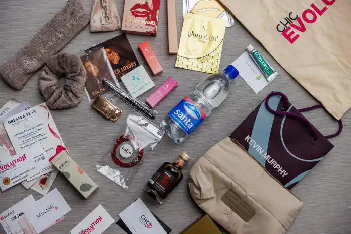Otkrivamo sadržaj CHIC EVOLUTION goodie bag-a. Otkrivamo sadržaj CHIC EVOLUTION goodie bag-a.