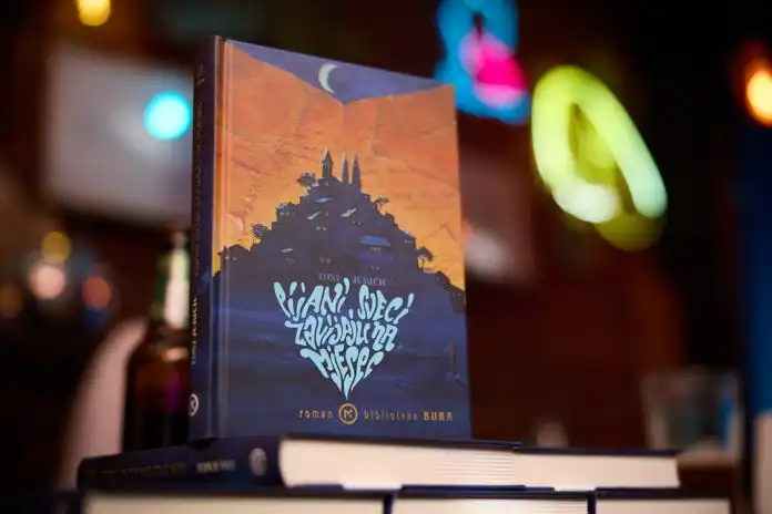 U Labinu održana promocija romana „Pijani sveci zavijaju na mjesec“ U Labinu održana promocija romana „Pijani sveci zavijaju na mjesec“