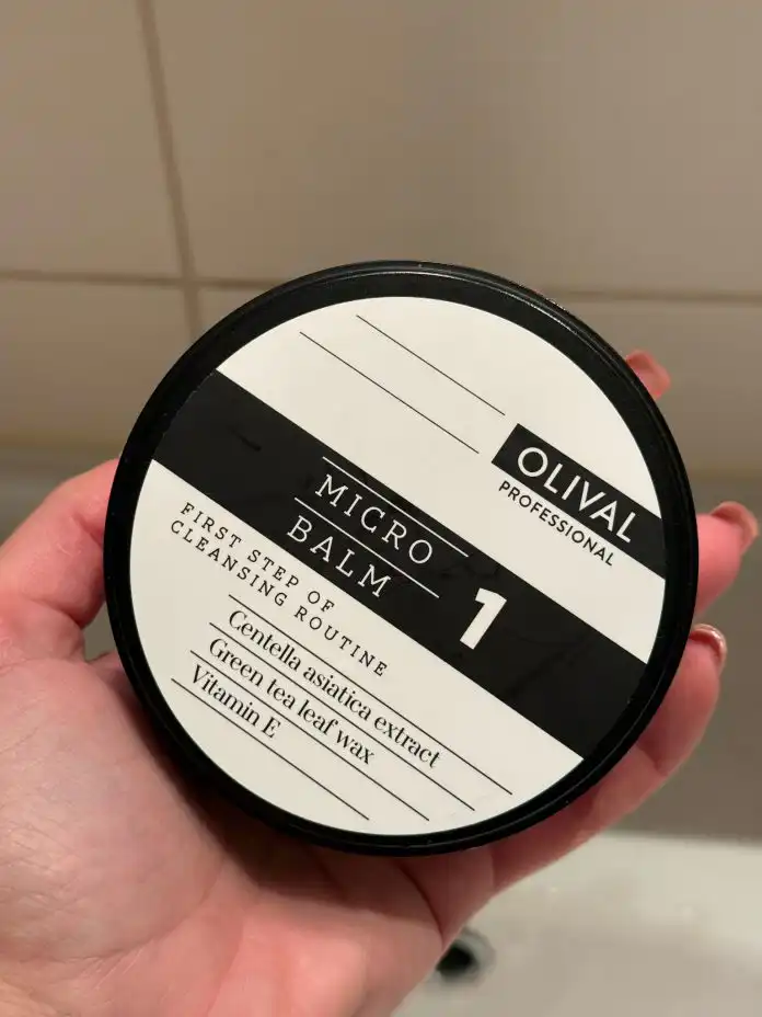 Stilueta recenzija: Olival Mikrobalzam i Amino gel za čišćenje lica. Stilueta recenzija: Olival Mikrobalzam i Amino gel za čišćenje lica.