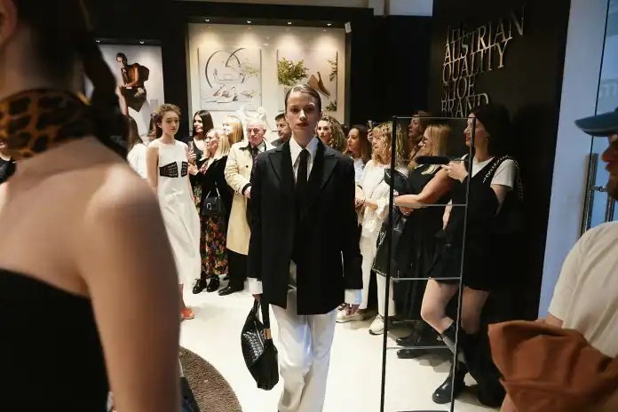 Proljetna revija u znaku ženstvenosti: Högl i MINAMI spojili modu, glazbu i stav Proljetna revija u znaku ženstvenosti: Högl i MINAMI spojili modu, glazbu i stav