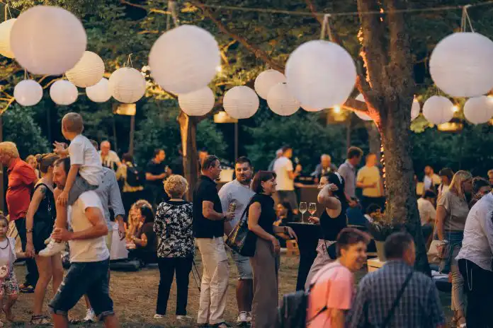 Uzmite kalendar i upišite datume, Wine & Music Nights u Labinu prava su ljetna čarolija. Uzmite kalendar i upišite datume, Wine & Music Nights u Labinu prava su ljetna čarolija.
