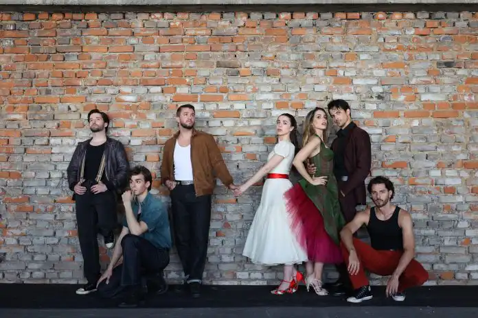 Priča sa Zapadne strane, spektakl s Damirom Kedžom, Frankom Batelić, Devinom Jurajem… u riječkom HNK-u Priča sa Zapadne strane, spektakl s Damirom Kedžom, Frankom Batelić, Devinom Jurajem… u riječkom HNK-u